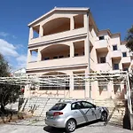 아파트 Charming 2-bed In Okrug Gornji *