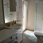 아파트 Charming 2-bed In Okrug Gornji 트로기르