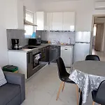Charming 2-bed In Okrug Gornji *