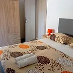 Charming 2-bed In Okrug Gornji * 트로기르