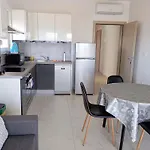 Charming 2-bed In Okrug Gornji