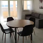 아파트 Charming 2-bed In Okrug Gornji *