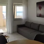 아파트 Charming 2-bed In Okrug Gornji 트로기르