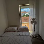 아파트 Charming 2-bed In Okrug Gornji