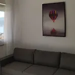 Charming 2-bed In Okrug Gornji * 트로기르