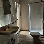 아파트 Charming 2-bed In Okrug Gornji *