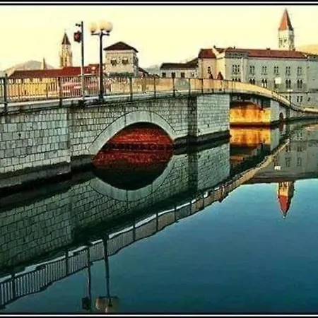 아파트 Charming 2-bed In Okrug Gornji *