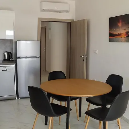 Charming 2-bed In Okrug Gornji Apartment *