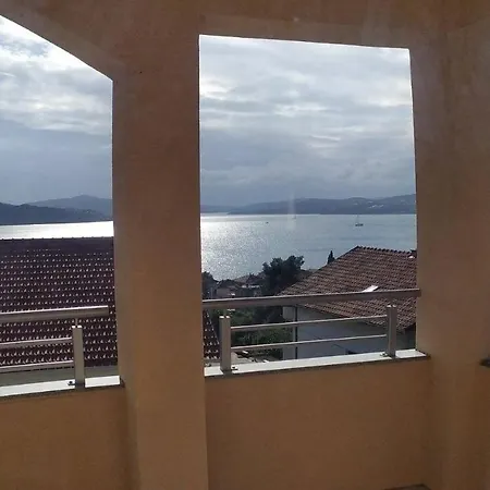 Charming 2-bed In Okrug Gornji *