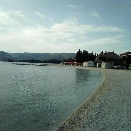 Apartment Charming 2-bed In Okrug Gornji *
