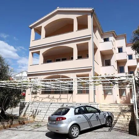 Apartment Charming 2-bed In Okrug Gornji *