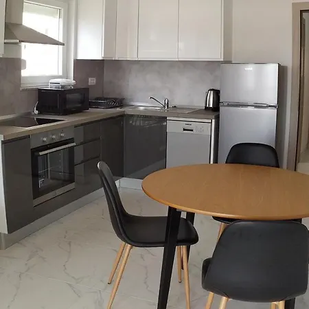 Apartment Charming 2-bed In Okrug Gornji Trogir
