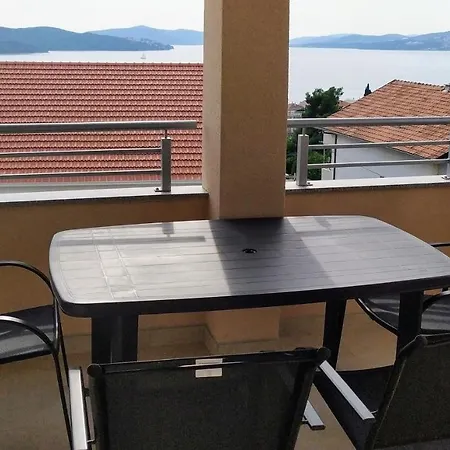 Charming 2-bed In Okrug Gornji 아파트 트로기르