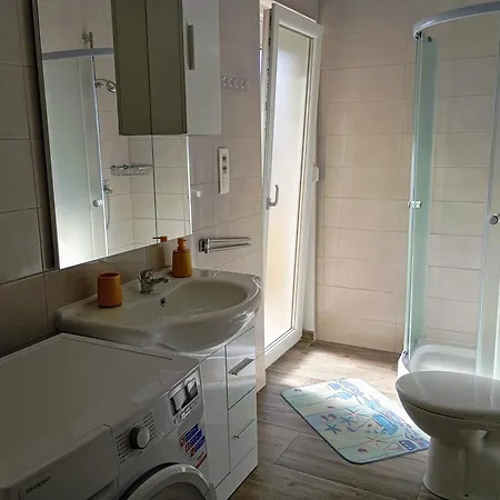 아파트 Charming 2-bed In Okrug Gornji 트로기르
