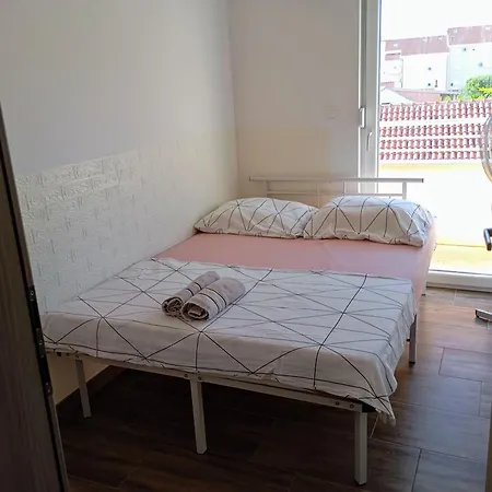 Charming 2-bed In Okrug Gornji 아파트 트로기르