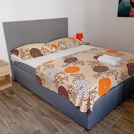Charming 2-bed In Okrug Gornji 트로기르