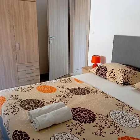 Charming 2-bed In Okrug Gornji * 트로기르