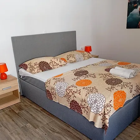 Charming 2-bed In Okrug Gornji 아파트 *