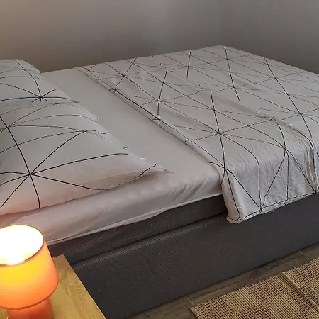Charming 2-bed In Okrug Gornji * 트로기르