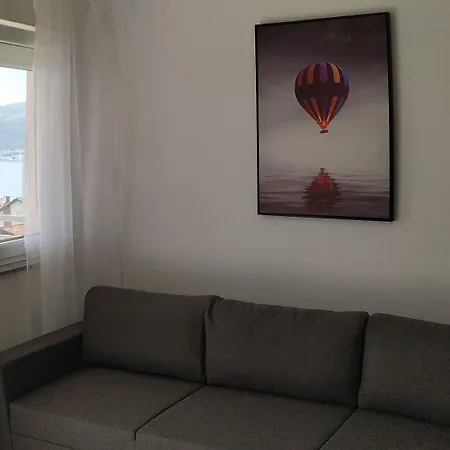 Charming 2-bed In Okrug Gornji * 트로기르