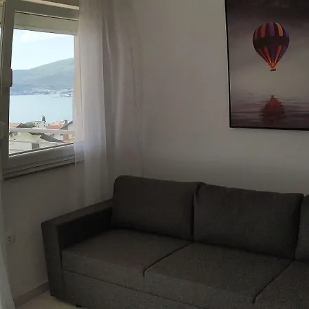 Charming 2-bed In Okrug Gornji * 트로기르
