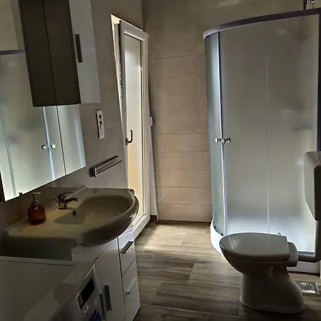 아파트 Charming 2-bed In Okrug Gornji *