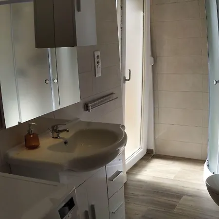아파트 Charming 2-bed In Okrug Gornji *